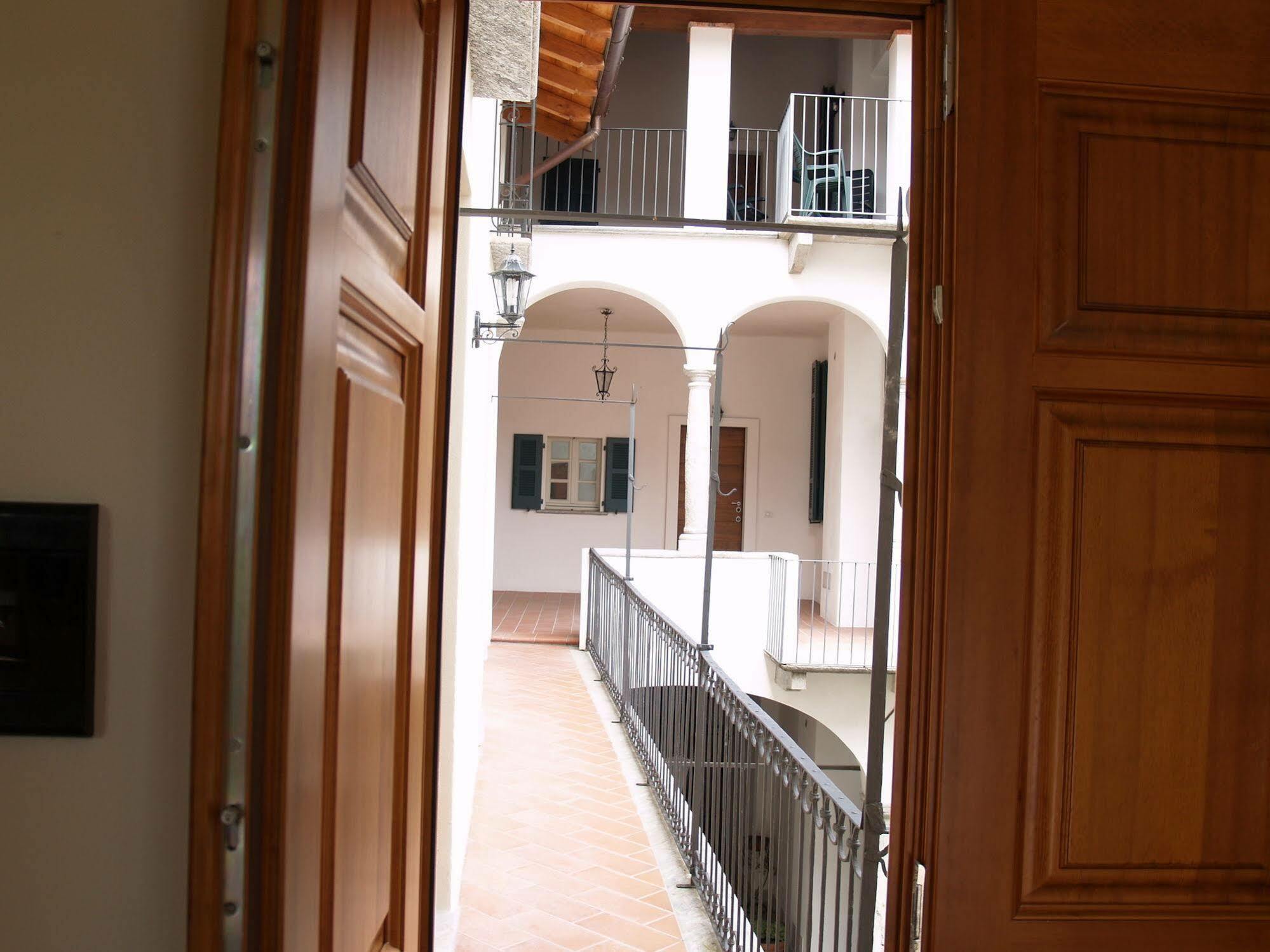 Casa Botta - Luino Lago Maggiore エクステリア 写真