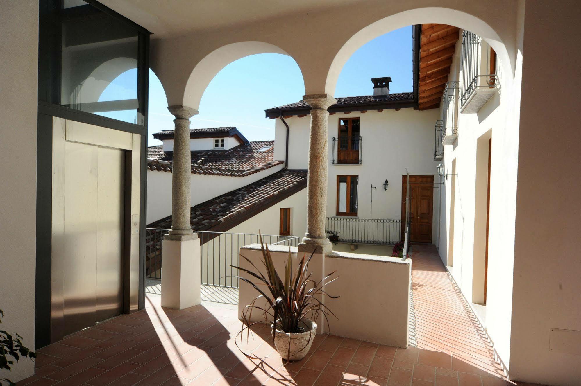 Casa Botta - Luino Lago Maggiore エクステリア 写真