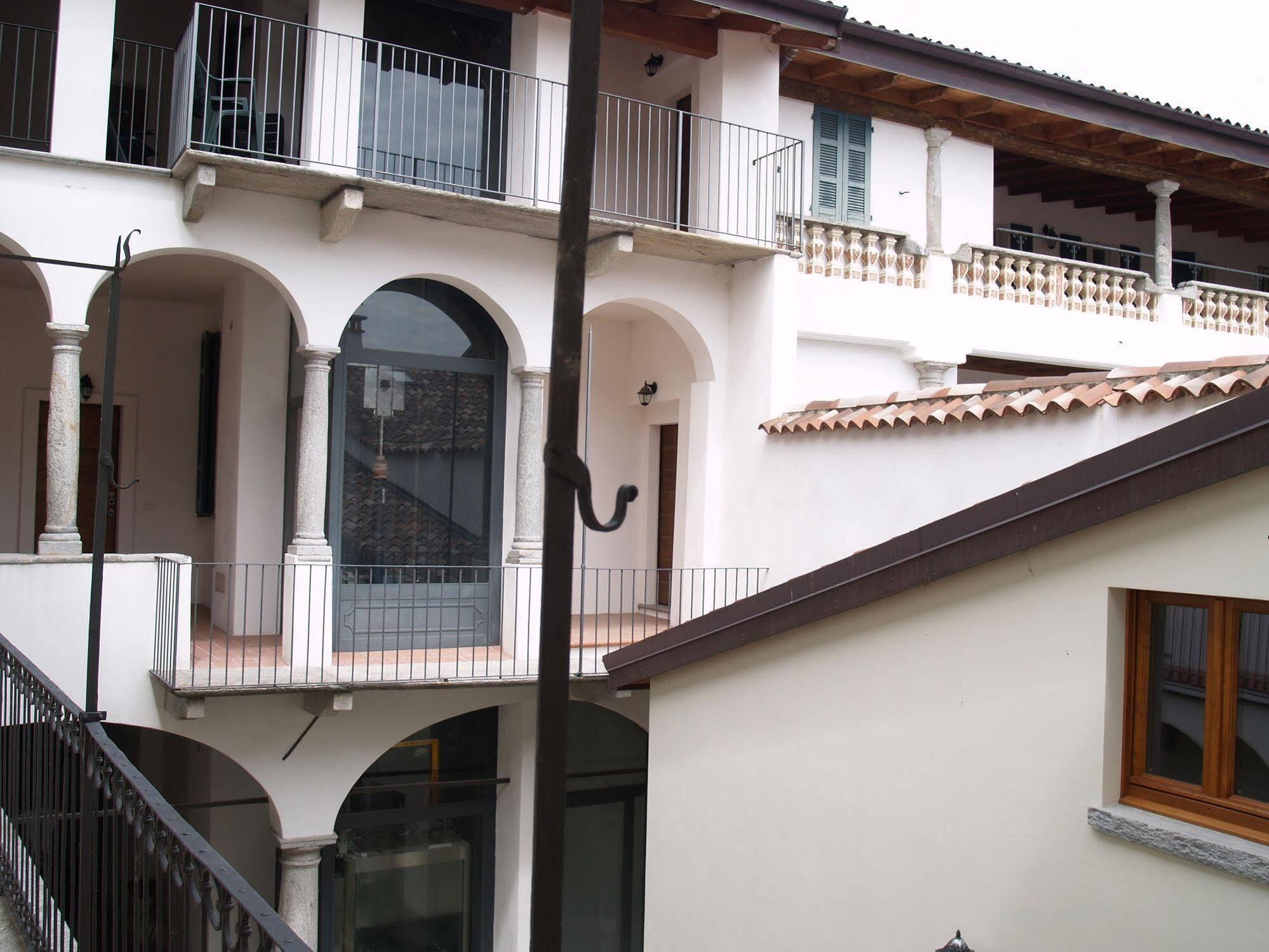 Casa Botta - Luino Lago Maggiore エクステリア 写真